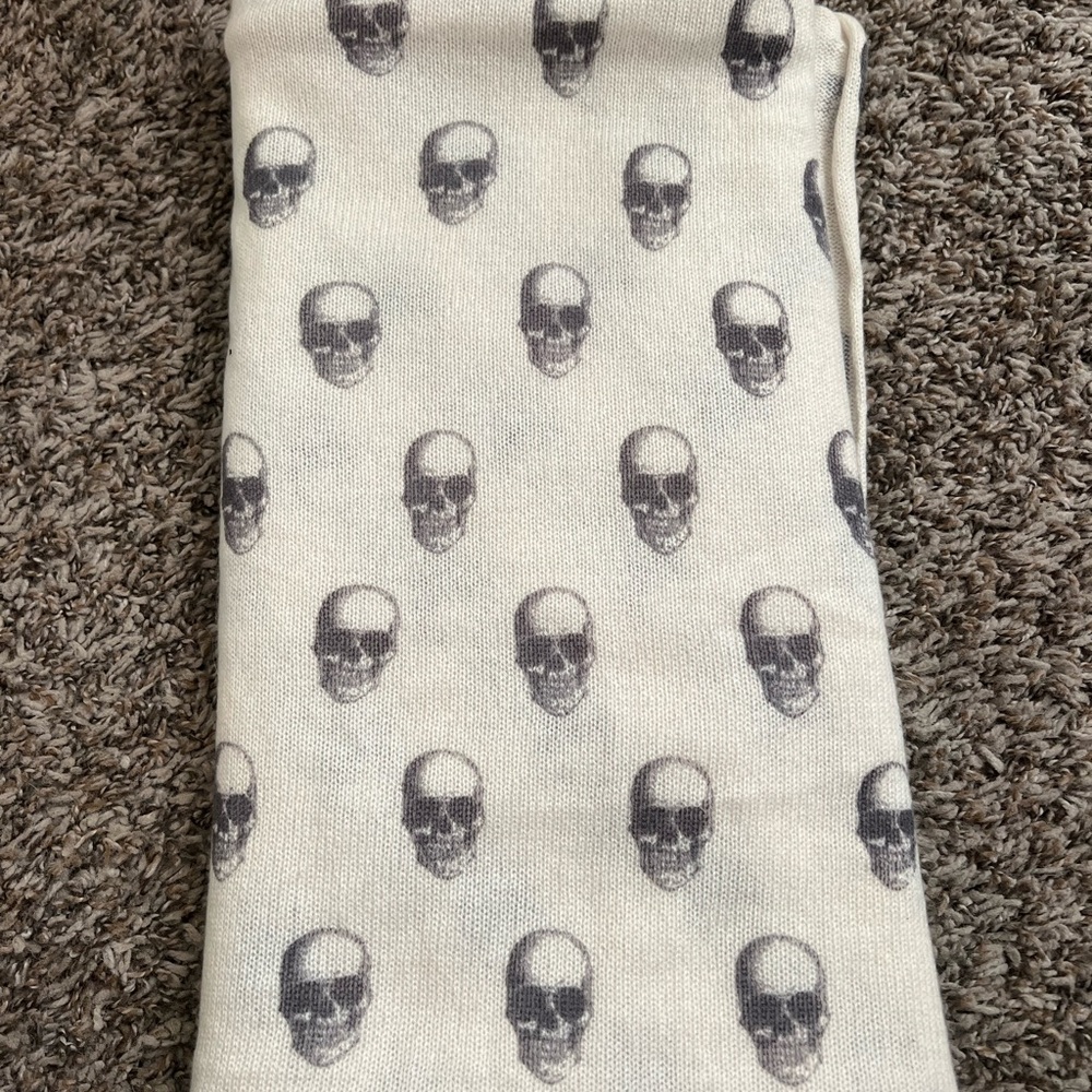 Skull cashmere scarf